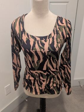 Scoop Neck Long Sleeve Printed Top in Pink, Olive & Black